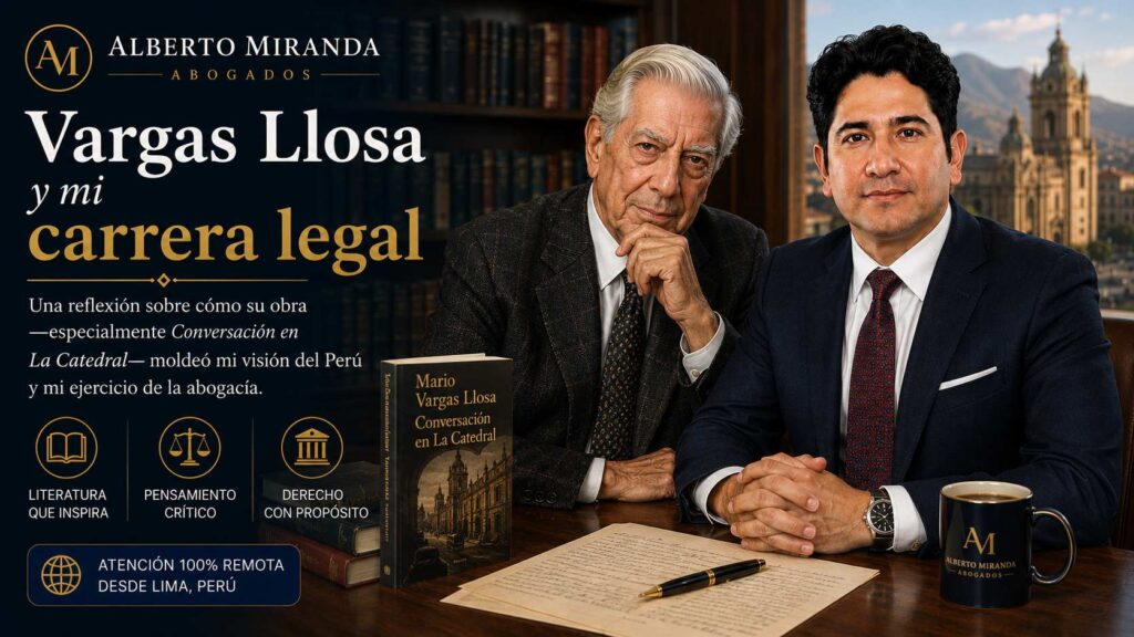 Dr. Alberto Miranda junto a una representación de Mario Vargas Llosa, con el libro Conversación en La Catedral, biblioteca y paisaje de Lima.