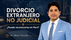 Dr. Alberto Miranda en traje celeste junto al texto Divorcio extranjero no judicial: ¿puede reconocerse en Perú?